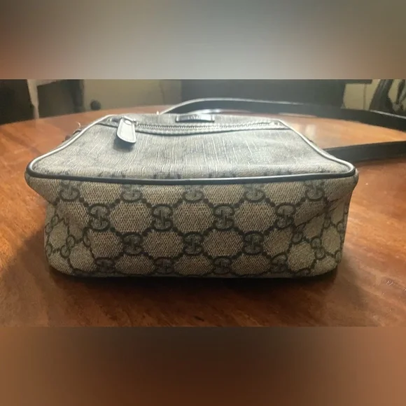 Authentic Gucci Supreme Dark Navy Crossbody bag - Picture 6 of 15